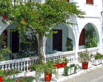 Hotel Eleftheria - Parikia - Outdoors view
