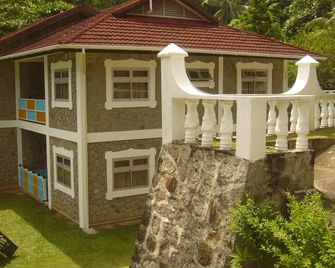 Koko Villas - Beau Vallon - Building