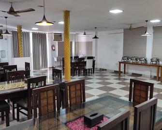 Sangvi Palace Hotel - Greater Noida - Restaurante
