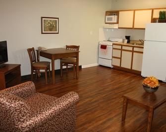 Affordable Suites Shelby - Shelby - Kitchen