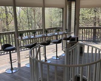 Chalet 40 - Sip Coffee on the Wraparound Deck with Treetop Views - Jasper - Balcony