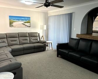 Humble Abode - Ulladulla - Wohnzimmer