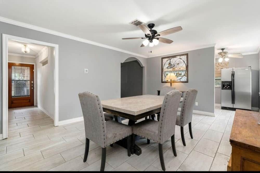 Room in house close to Hobby airport Houston - هيوستن - غرفة طعام