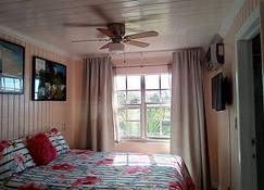 \'Most Convenient Location For Your Vacation\' - Governor’s Harbour - Bedroom