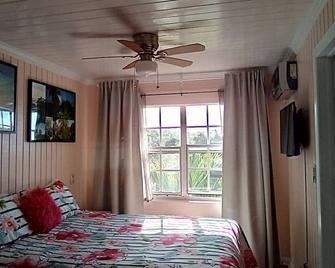 \'Most Convenient Location For Your Vacation\' - Governor’s Harbour - Bedroom