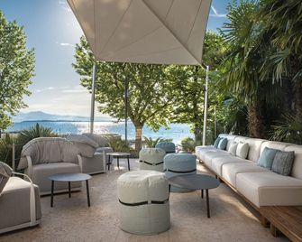 Villa Rosa Hotel Desenzano - דסנצאנו דל גארדה - פטיו