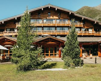 ليه جراندز مونتيتس أوتل آند سبا - شامونيكس-مون-بلان - مبنى