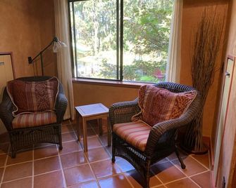 Salt Spring Carriage House B&B - Vesuvius