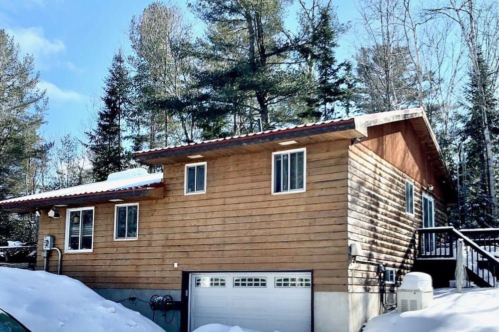 Cozy Waterfront Cottage near Huntsville, Algonquin park - Kearney - مبنى