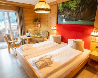 Hotel Sonne - Wildhaus - Bedroom
