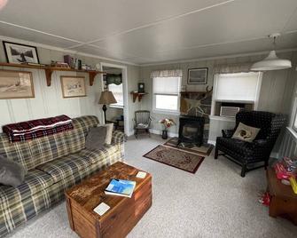Cozy cottage located at our winery at the base of Old Rag and Shenandoah Park. - Sperryville - Sala de estar