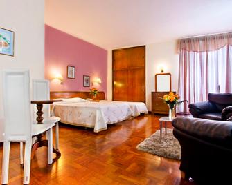 Residencial Colombo - Funchal - Habitación