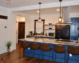 La Casita: A Cozy Retreat Near Wake Forest University\' - Winston-Salem - Kitchen