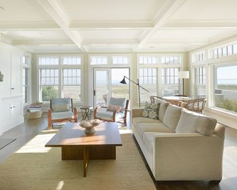 Serene Waterfront Home with Heated Pool! - Provincetown - Living room