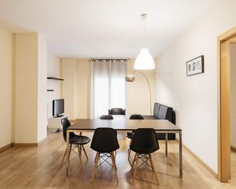 Barcelona Apartment Villarroel - Барселона - Їдальня