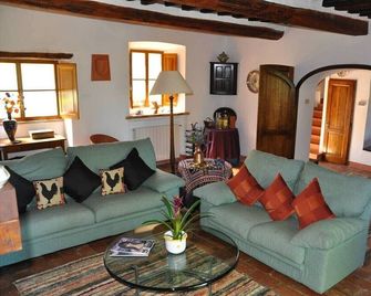 Beautiful Tuscan farmhouse with stunning views of Chianti countryside - Castellina in Chianti - Obývací pokoj
