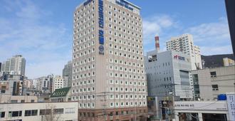 Toyoko Inn Busan Seomyeon - Busan - Building