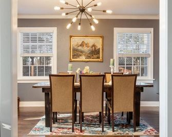 Doras Dutch Cottage Charmer with Swimming Pool - Clarksville - Comedor