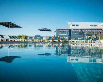 Atlantis Oceanfront Inn Gloucester - Gloucester - Pool