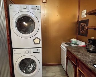 Cozy cabin near the beautiful crystal mines of Mount Ida and Lake Ouachita - Mount Ida - Laundry facility