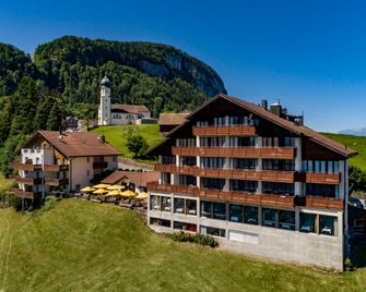 Hotel und Naturhaus Bellevue - Seelisberg - Gebouw