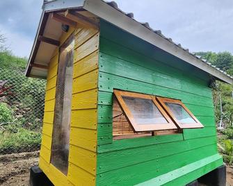 Cozy Tiny Farm Cabin in Lombok Island near Mawun Surfing Beach - Pujut - Edificio
