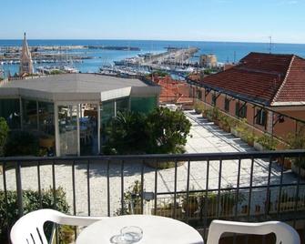 Hotel Robinia - Imperia - Balcón