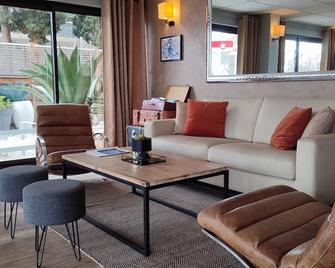 Hôtel Le Collier - אנטיב - סלון