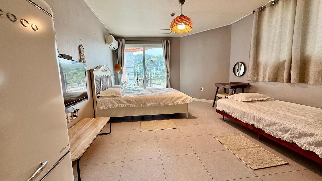 Yangyang Yoloha House