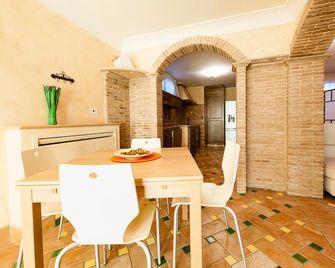 Casa Vacanza Polifemo Loft - Sperlonga - Eetruimte