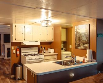 Pet Friendly, Lake Fun! Dragonfly Trail Retreat - Minocqua - Küche