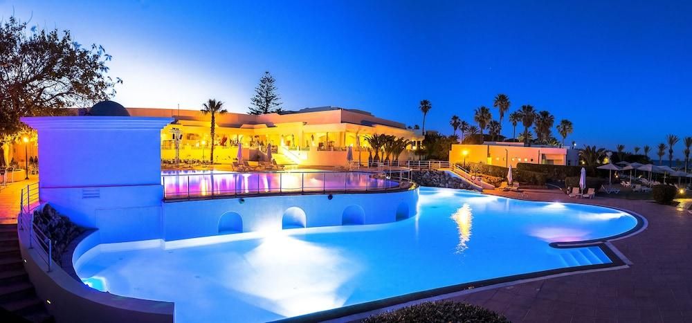 Delfino Beach Resort & Spa - נאבעול - בריכה