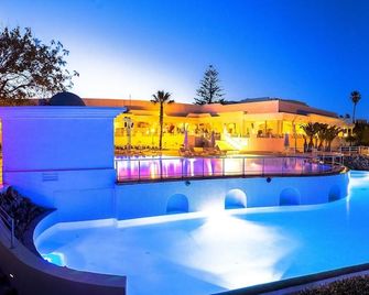 Delfino Beach Resort & Spa - נאבעול - בריכה