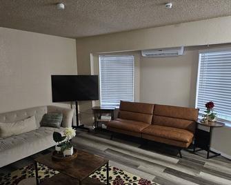 Marine B Two Bedrooms One-Half Bathrooms Townhouse - Everett - Living room