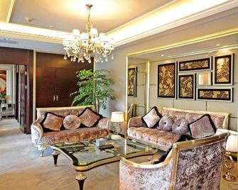 Risheng International Hotel - Wuxi - Living room