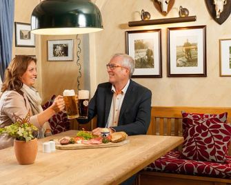 Landhotel Weserblick - Beverungen