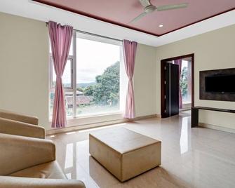 Itsy Hotels Kattari Komforts, Chikmagalur - Chikamagalur - Living room