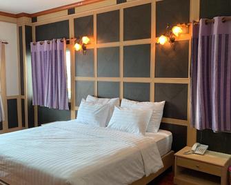 Dee Prom Hotel - Chaiyaphum - Bedroom
