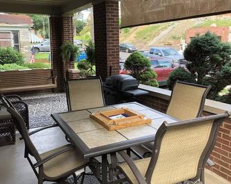 Best Location & Neighborhood (2.5 To Downtown Pgh) - Pittsburgh - Innenhof