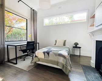 Luxury Stay in Spacious Boutique House - Windsor - Bedroom