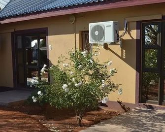 Esme's Guest House - Upington