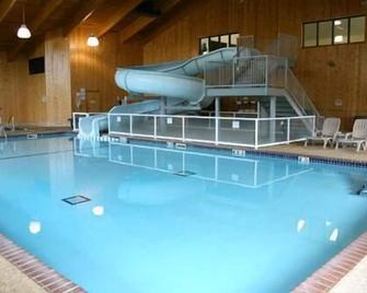 Commander Motel - Breezy Point - Piscina