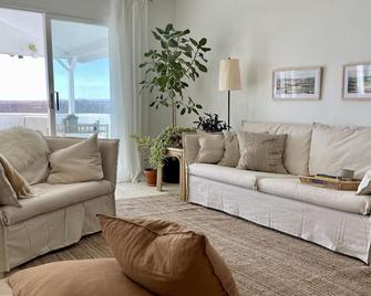 Valley View Retreat (baby & child friendly) - Moose Jaw