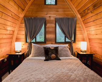 Backeddy Resort And Marina - Egmont - Bedroom