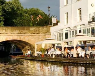 Luxury Apartment with river views in the city centre - Oxford - Building