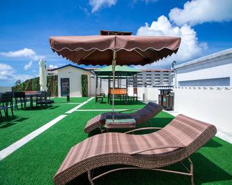 Hotel Americano - Garapan - Patio