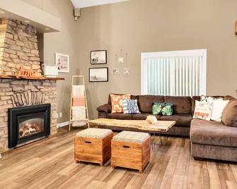 Family friendly Getaway Steps to the beach - Fort Erie - Sala de estar