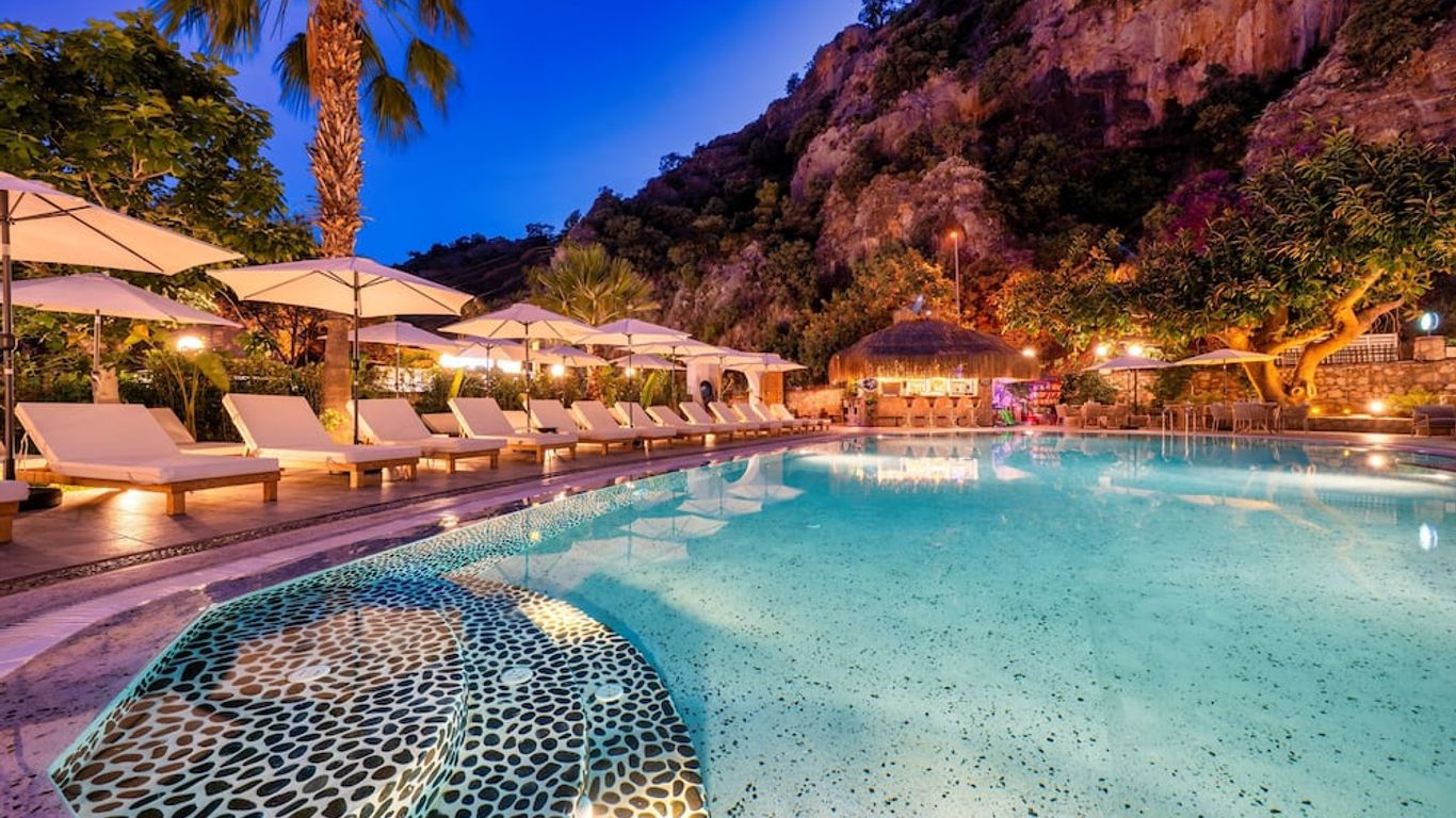 Ata Lagoon Beach Hotel