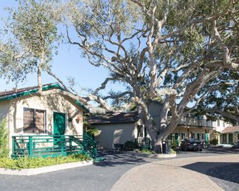 Sea Breeze Inn - Pacific Grove - Pacific Grove