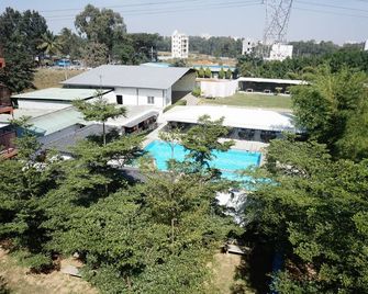 Vistar Resorts & Hotels - Bengaluru - Pool